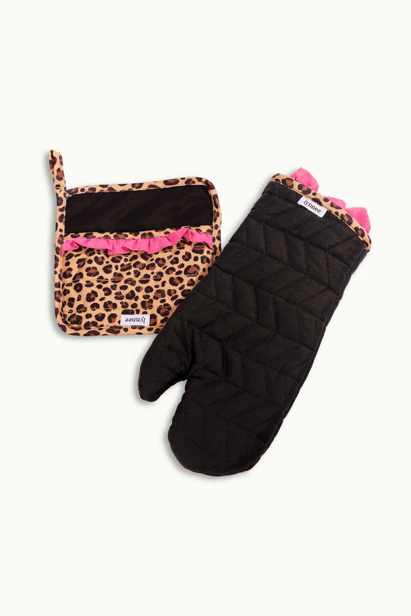 Lynnee Oven Mitt and Pot Holder Set, Leopard, Hot Pink and Black with Girly Ruffles and hanging loop