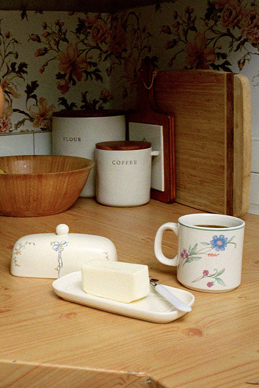 LBDBR01FLL-Lynnee-Baby-Bows-Butter-Dish-Lifestyle-Image-02