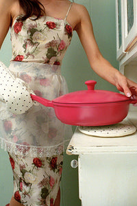 LFPNP11-Lynnee-11-Frying-Pan-Pink-Lifestyle-Image-05